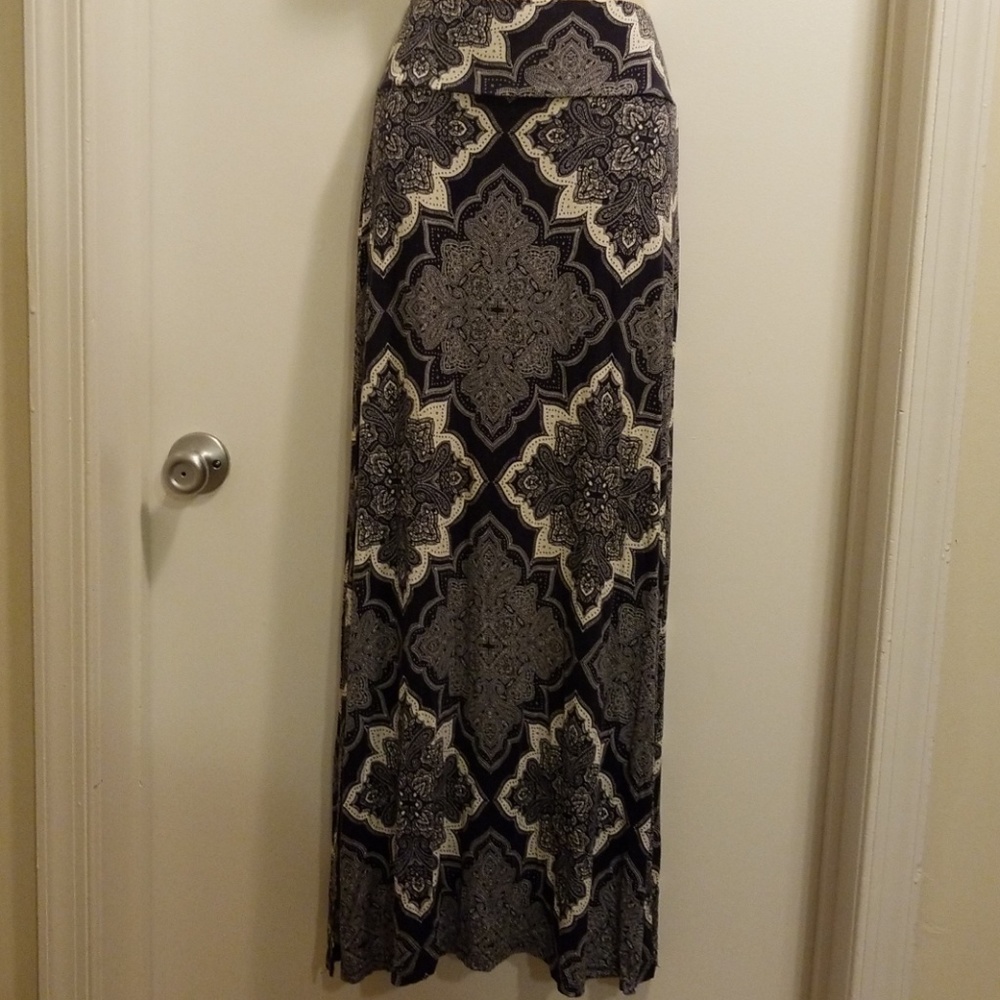 Charlotte russe women's navy and white maxi skirt - Picture 4 of 8